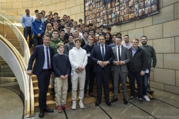 Aus­tausch­schü­ler aus Ungarn im Landtag